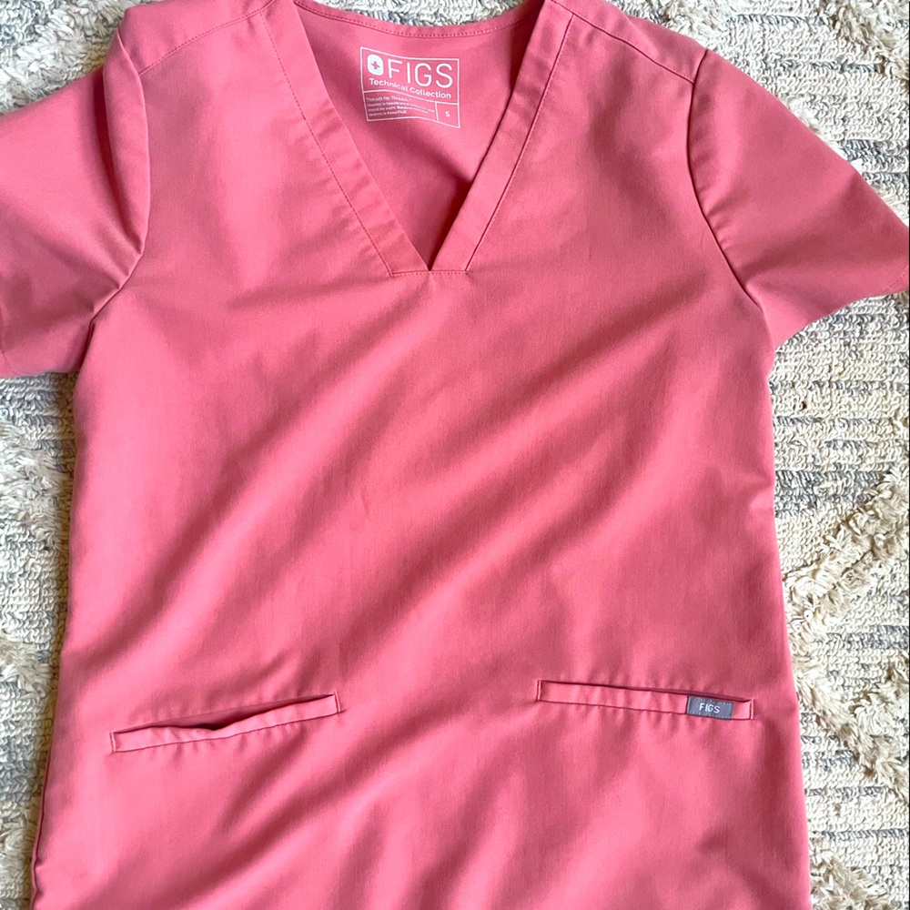Figs coral casma top